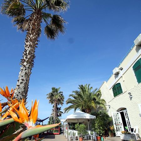 Albergo Ristorante Lucciola Santo Stefano al Mare Esterno foto