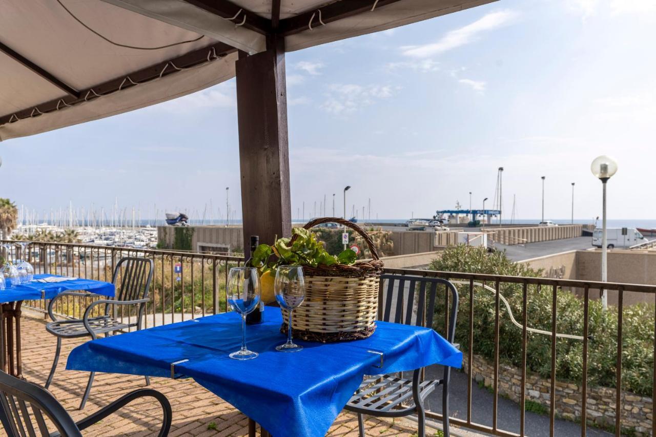 Albergo Ristorante Lucciola Santo Stefano al Mare Esterno foto