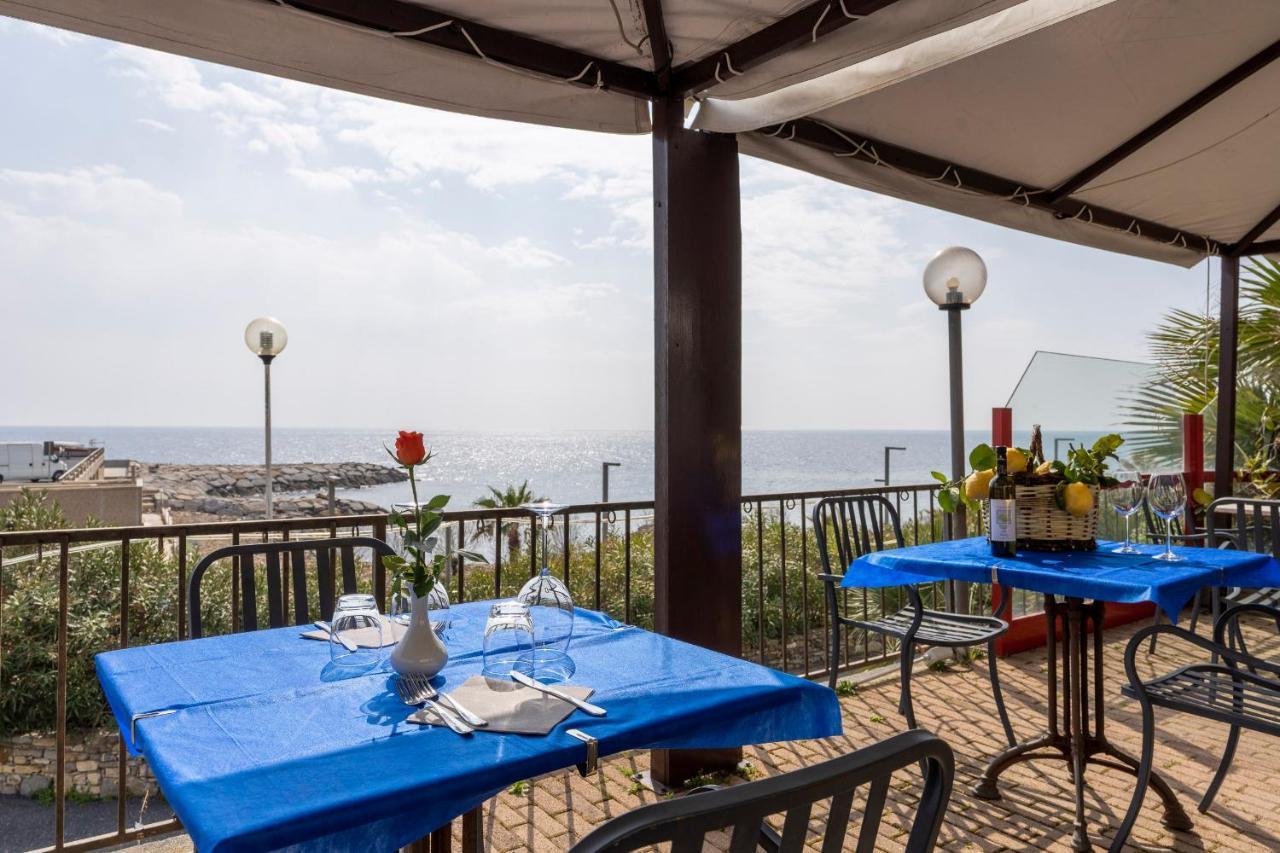 Albergo Ristorante Lucciola Santo Stefano al Mare Esterno foto