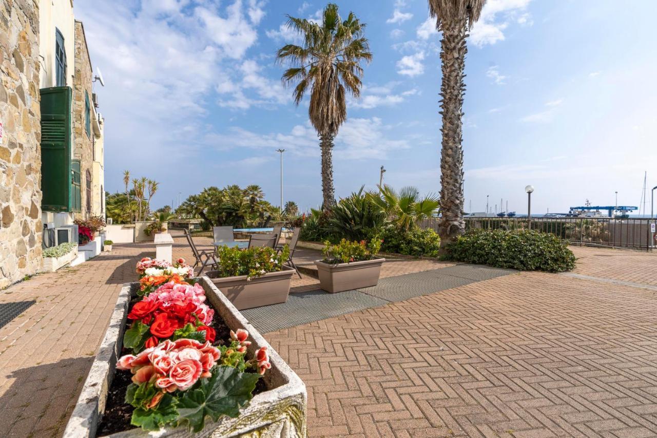 Albergo Ristorante Lucciola Santo Stefano al Mare Esterno foto