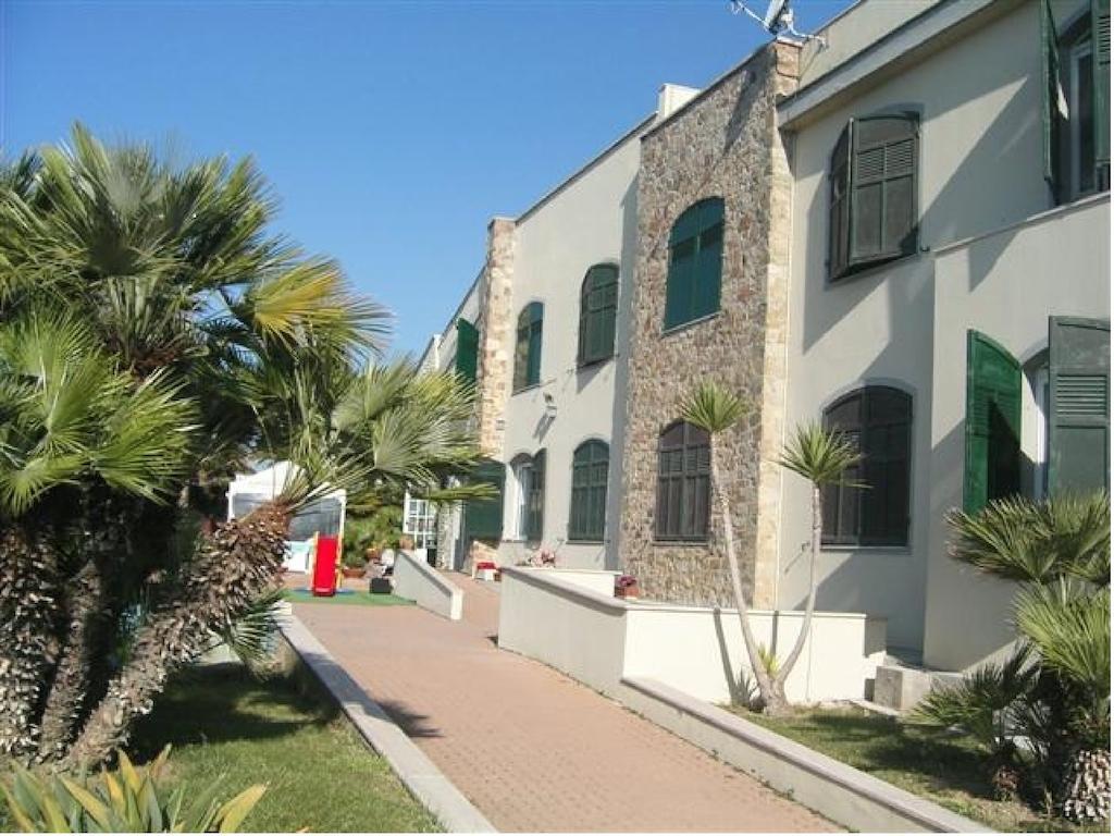 Albergo Ristorante Lucciola Santo Stefano al Mare Esterno foto