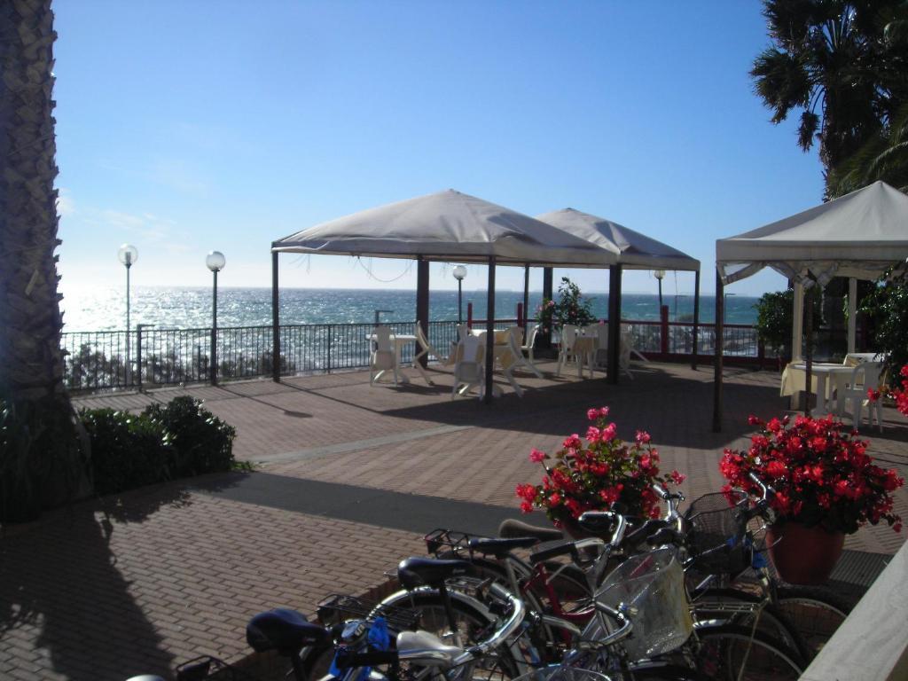 Albergo Ristorante Lucciola Santo Stefano al Mare Esterno foto