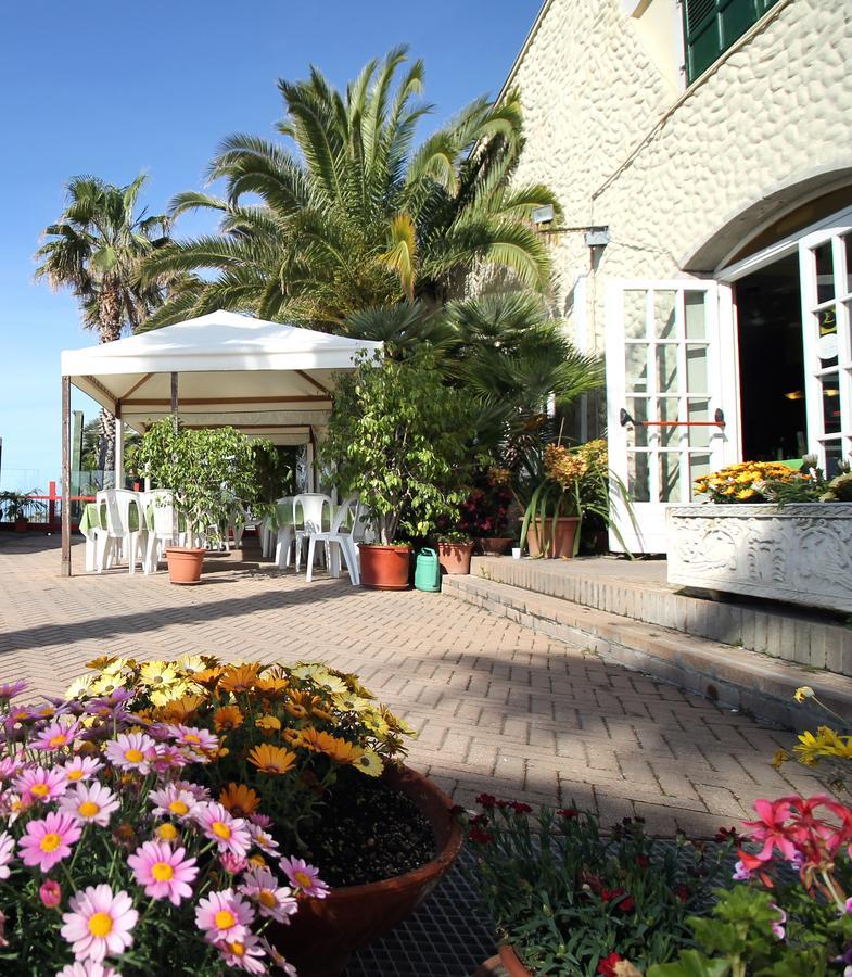 Albergo Ristorante Lucciola Santo Stefano al Mare Esterno foto