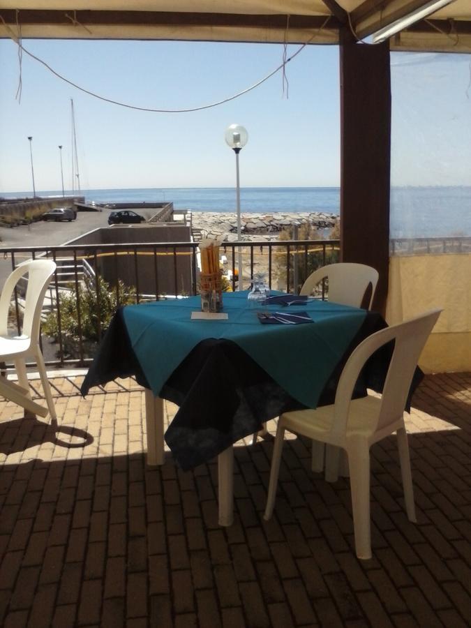 Albergo Ristorante Lucciola Santo Stefano al Mare Esterno foto