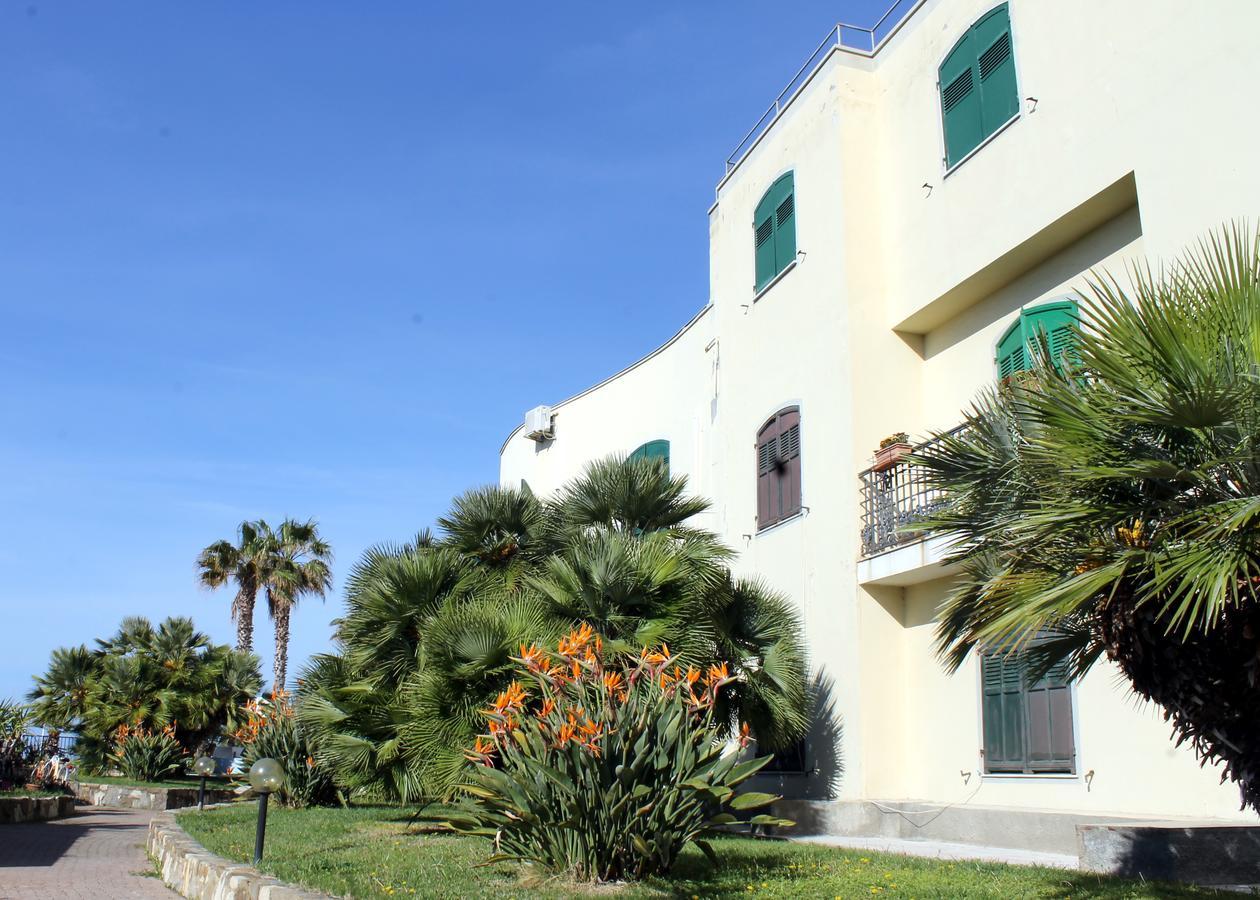 Albergo Ristorante Lucciola Santo Stefano al Mare Esterno foto