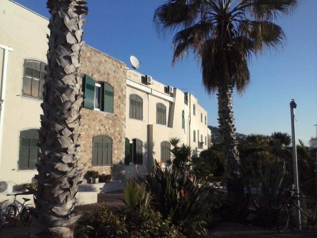 Albergo Ristorante Lucciola Santo Stefano al Mare Esterno foto