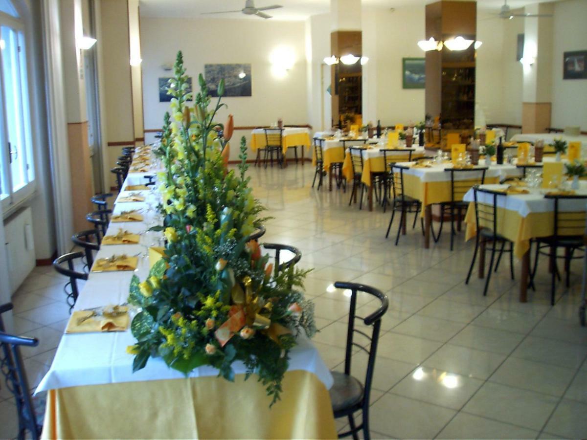 Albergo Ristorante Lucciola Santo Stefano al Mare Esterno foto